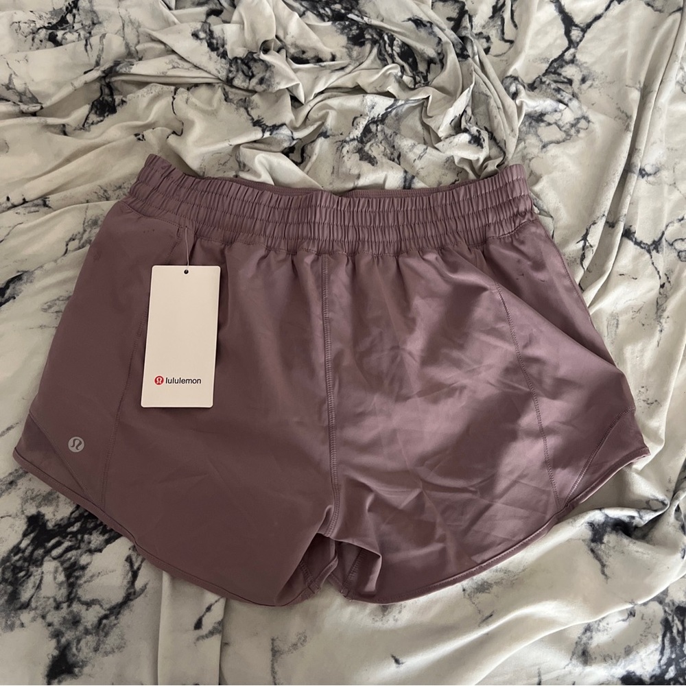 NEW LULULEMON HOTTY HOT SHORTS 4" HR MULBERRY SIZE 10